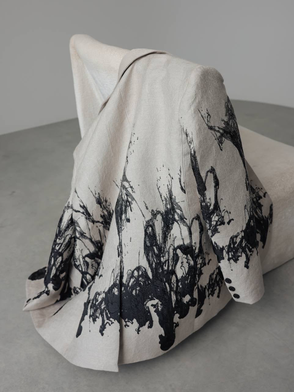 Chaqueta oversize gris estampada