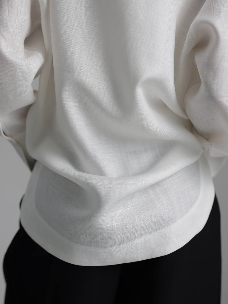 Schwarze Hose mit weitem Bein
