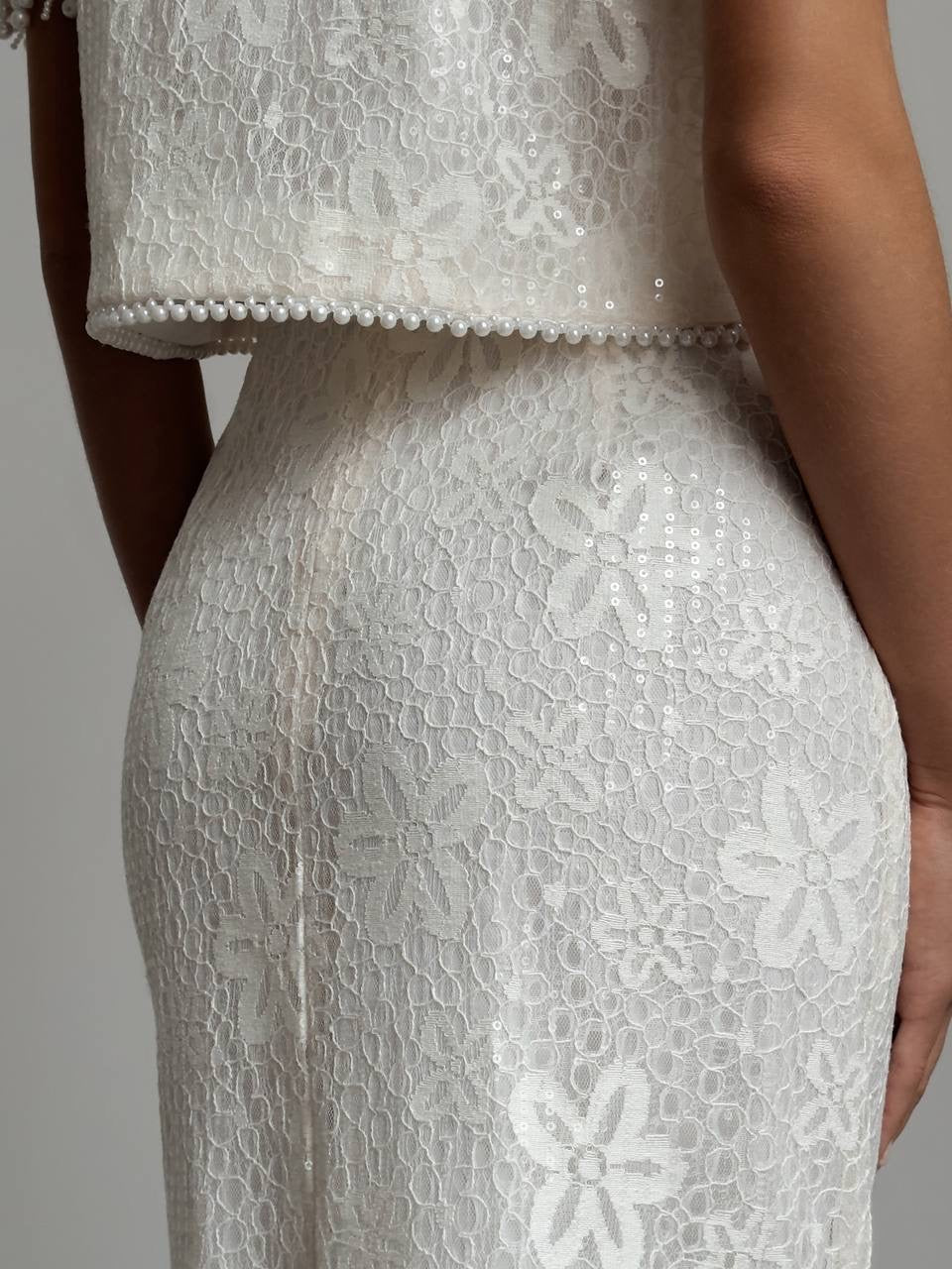 Completo elegante in pizzo bianco