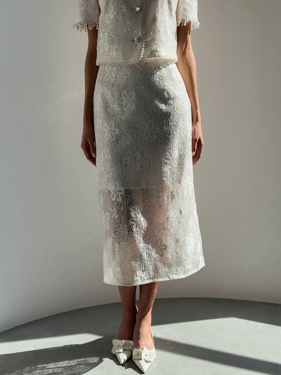 Completo elegante in pizzo bianco