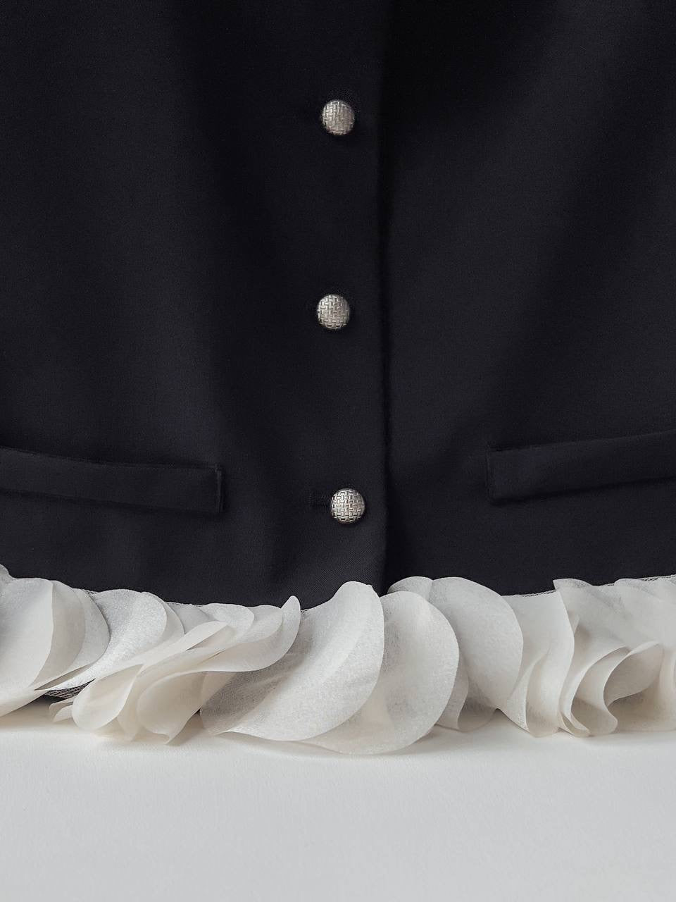 Ensemble deux pièces noir élégant à détails fleuris