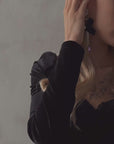 Schwarzes Samt-Minikleid mit Spitzendetails